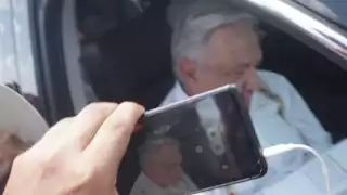 El mandatario fue recibido por simpatizantes