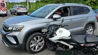 Al intentar cruzar e incorporarse a la Avenida Zací Hual colisionó con la motocicleta
