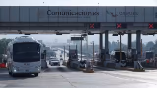 Transportistas liberan casetas de cobro y carreteras tras bloqueos por paro nacional