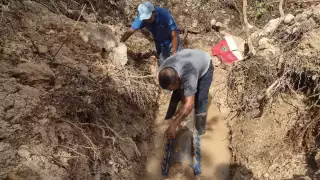 Fugas de agua dejan sin servicio a colonias de Felipe Carrillo Puerto
