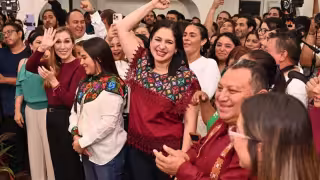 Estefanía Mercado busca reelegirse en 2027 entre sargazo, deuda y desgaste