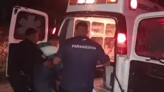 Al sitio arribaron policías municipales junto con la ambulancia T-K 01