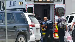 Mujer sufre crisis nerviosa en pleno aeropuerto de Cancún