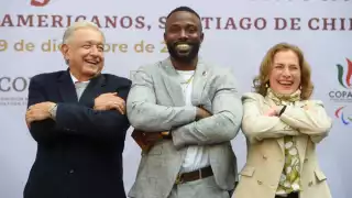 AMLO hizo entrega del Premio Nacional del Deporte a Randy Arozarena
