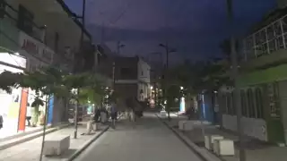 En el andador ya cruzan vehículos a pesar de estar prohibido