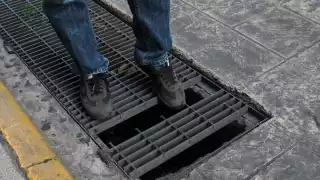 Se trata de un par de cuadrados que se mueven mucho al pisarlos