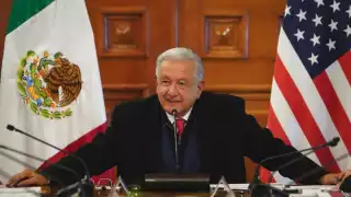 AMLO arremete contra construcción del muro y la Ley SB4 en entrevista exclusiva con CBS