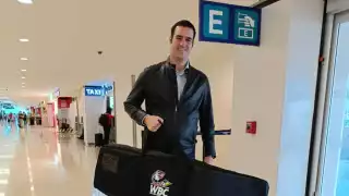 Miguel Torruco llega a Mérida para reunirse con Joaquín Díaz Mena