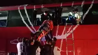 Camión de ADO    sufre accidente en Veracruz cuando se dirigía a Mérida; hay un muerto y 20 lesionados 