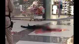 El sujeto baleado en la Plaza Sendero de Villahermosa, Tabasco, se enontraba dentro de una tienda de tenis acompañado por su familia