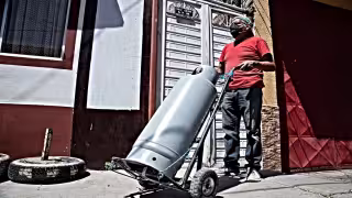 Hasta este sábado los millones de capitalinos que usan este carburante pagaron 22.77 pesos. Foto: Especial