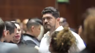 Diputado de Morena Zenyazen Escobar protagoniza altercado en San Lázaro; lo acusan de estar ebrio