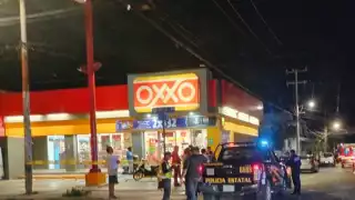 Se arma zafarrancho por asalto en tienda comercial