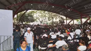 Después de la ceremonia maya, los senadores y diputados que acompañaron a Ebrard tomaron la palabra para presentar al precandidato que visita por primera vez Cancún