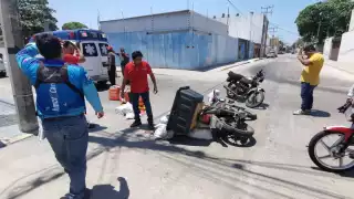 imprudencia genera aparatoso choque de motociclistas
