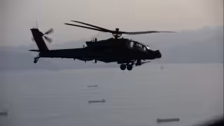 Helicóptero militar de EU cae cerca de Omán; rescatan a dos soldados en medio de tensión con Irán