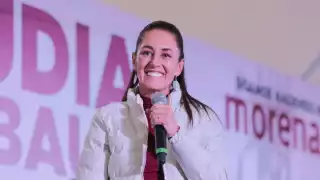 La doctora Claudia Sheinbaum Pardo llegó la mañana de hoy miércoles en el aeropuerto de Mérida