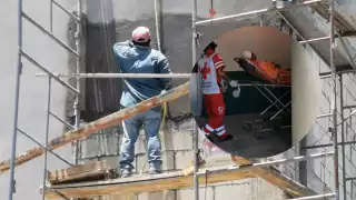 El hombre no usaba equipo de protección en la obra