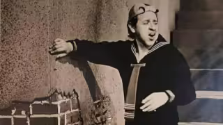 Carlos Villagrán recibe críticas por interpretar a Quico, aún a los 80 años