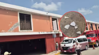 “Caen pedazos de escombros”: Temen tragedia por deterioro del techo en sitio de taxis de Champotón