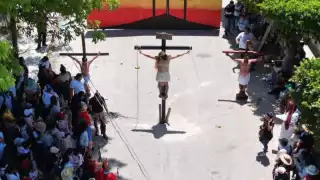 Feligreses recorrieron calles de las colonias acompañando a Jesús en su camino hacia el calvario