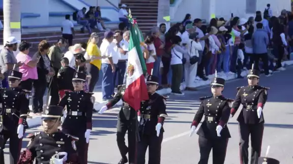 Las escoltas marcharon sobre el malecón de Campeche Las escoltas marcharon sobre el malecón de Campeche
