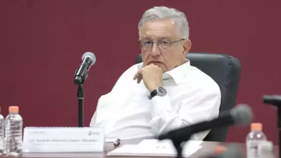AMLO supervisa refinerías de Minatitlán y Dos Bocas; supervisa trabajos en ellas AMLO supervisa refinerías de Minatitlán y Dos Bocas; supervisa trabajos en ellas