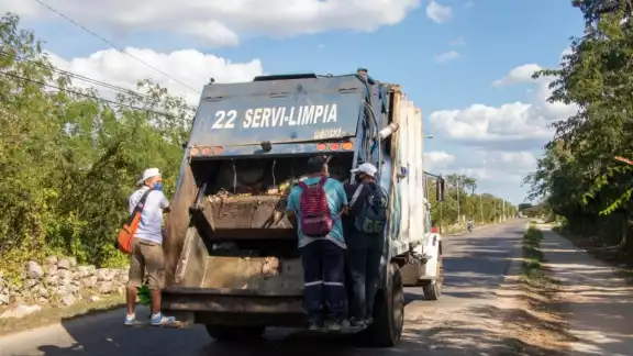 Los recolectores de basura tienen un trabajo complicado por la cantidad de contaminación que pueden ingresar en el cuerpo Los recolectores de basura tienen un trabajo complicado por la cantidad de contaminación que pueden ingresar en el cuerpo