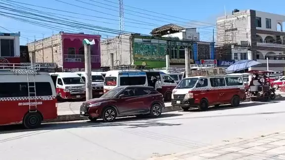 Los taxistas afirman que al IET sigue sin importarle la situación