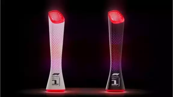 El trofeo que se entregará al ganador del Gran Premio de Japón, es una maravilla de la tecnología El trofeo que se entregará al ganador del Gran Premio de Japón, es una maravilla de la tecnología