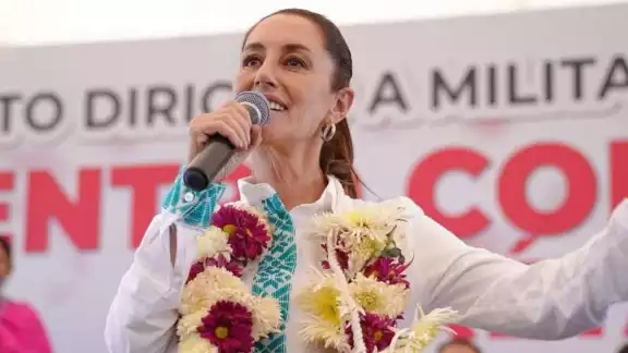 Claudia Sheinbaum señaló en entrevista rediofónica, que de ganar la Presidencia de la República encabezará un gobierno “con ojos de mujer y manos de mujer” Claudia Sheinbaum señaló en entrevista rediofónica, que de ganar la Presidencia de la República encabezará un gobierno “con ojos de mujer y manos de mujer”