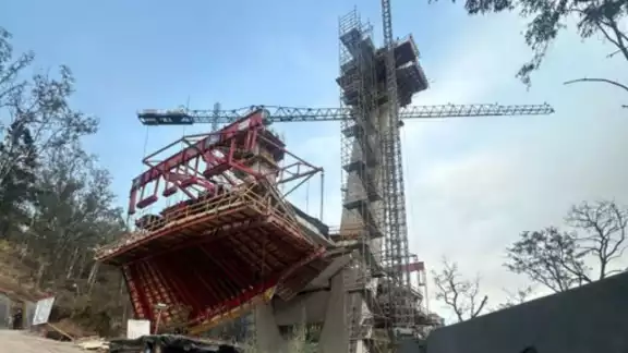 Otro trabajador resultó herido tras la caída en el Tren Interurbano Otro trabajador resultó herido tras la caída en el Tren Interurbano