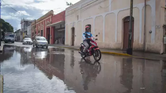 De acuerdo al Sistema Meteorológico Nacional, en el estado de Yucatán se espera viento de componente sur De acuerdo al Sistema Meteorológico Nacional, en el estado de Yucatán se espera viento de componente sur