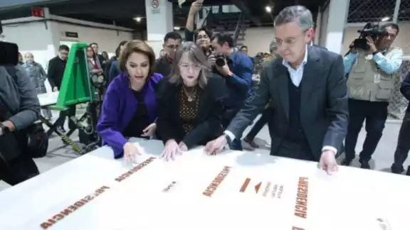 El INE informó que se puso en marcha la producción del material electoral que se utilizará durante los comicios de 2024 El INE informó que se puso en marcha la producción del material electoral que se utilizará durante los comicios de 2024