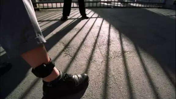 El hombre deberá portar el localizador el tiempo que dure el proceso El hombre deberá portar el localizador el tiempo que dure el proceso
