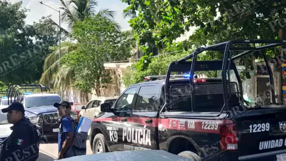 Al lugar se presentan elementos de seguridad pública y una ambulancia del Heroico Cuerpo de Bomberos para atender a las víctimas