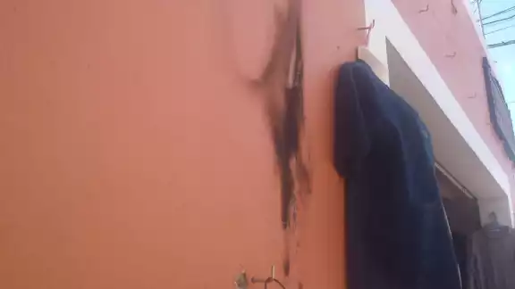 Sólo el vestido donde cayó el volador se incendio, sin causar más daños Sólo el vestido donde cayó el volador se incendio, sin causar más daños
