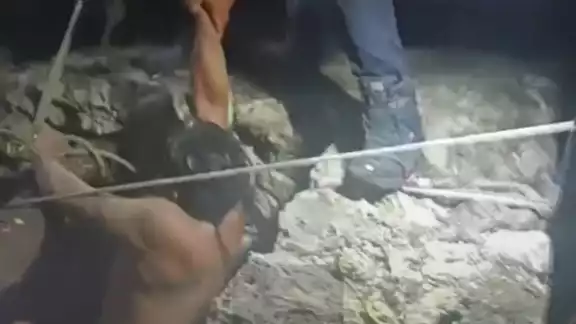 Bomberos lograron sacar al hombre del pozo en Valladolid Bomberos lograron sacar al hombre del pozo en Valladolid