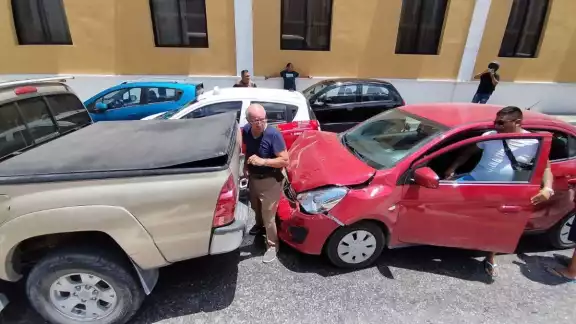 Los vehículos afectados aceptaron la culpa aunque la culpa fue de el camionero Los vehículos afectados aceptaron la culpa aunque la culpa fue de el camionero