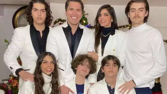 Ana Bárbara tiene seis hijos hasta el momento: Emiliano, José María, Jerónimo, María, Paula y Emilio, hijos de tres padres diferentes. Ana Bárbara tiene seis hijos hasta el momento: Emiliano, José María, Jerónimo, María, Paula y Emilio, hijos de tres padres diferentes.