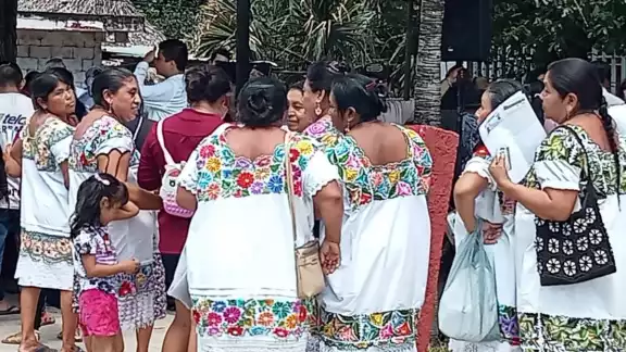 Son pocas las mujeres que aún lo portan Son pocas las mujeres que aún lo portan