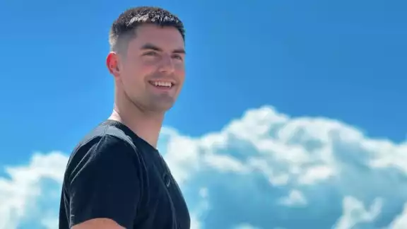 Conoce la historia de Kyle Allan Walls Conoce la historia de Kyle Allan Walls