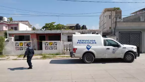 Los vecinos de la Supermanzana 73 reportaron olores fétidos que salían de una de las casas Los vecinos de la Supermanzana 73 reportaron olores fétidos que salían de una de las casas