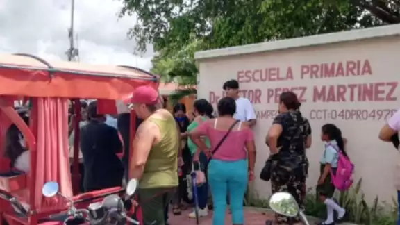 Los directivos de la primaria condicionan la lista de útiles escolares a cambio de 200 pesos Los directivos de la primaria condicionan la lista de útiles escolares a cambio de 200 pesos