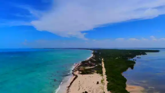 El último intento de municipalizar un arenal de Isla Mujeres ocurrió en el 2011, cuando Playa Centro volvió a concesionarse. El último intento de municipalizar un arenal de Isla Mujeres ocurrió en el 2011, cuando Playa Centro volvió a concesionarse.