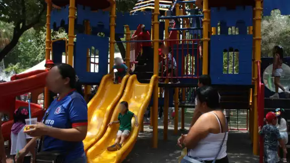 Pequeños disfrutaron de su día en el Zoológico Centenario Pequeños disfrutaron de su día en el Zoológico Centenario