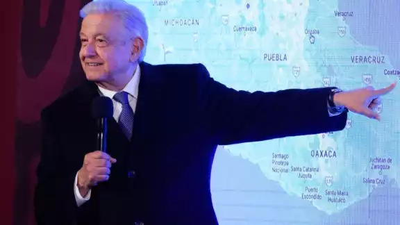 Andrés Manuel López Obrador señaló que la rehabilitación de las carretras del sureste, quedará a cargo de los ingenieros de la Sedena