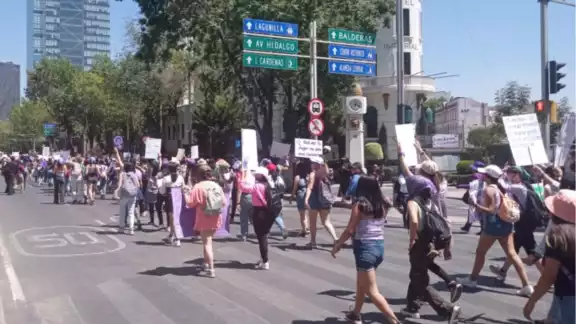 Colectivas se trasladan hacia el Zócalo de CDMX Colectivas se trasladan hacia el Zócalo de CDMX