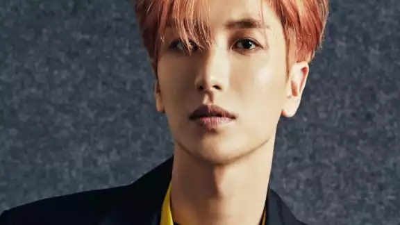 Park Jung Soo, más conocido por su nombre artístico Leeteuk, es un compositor, cantante y animador. Foto: Especial Park Jung Soo, más conocido por su nombre artístico Leeteuk, es un compositor, cantante y animador. Foto: Especial