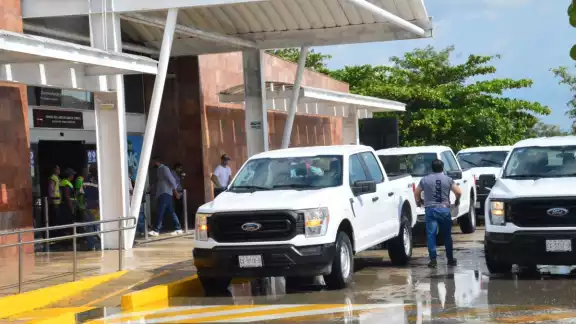 El equipo fue recibido en el aeropuerto de Campeche por el personal de la Secretaría de Bienestar El equipo fue recibido en el aeropuerto de Campeche por el personal de la Secretaría de Bienestar